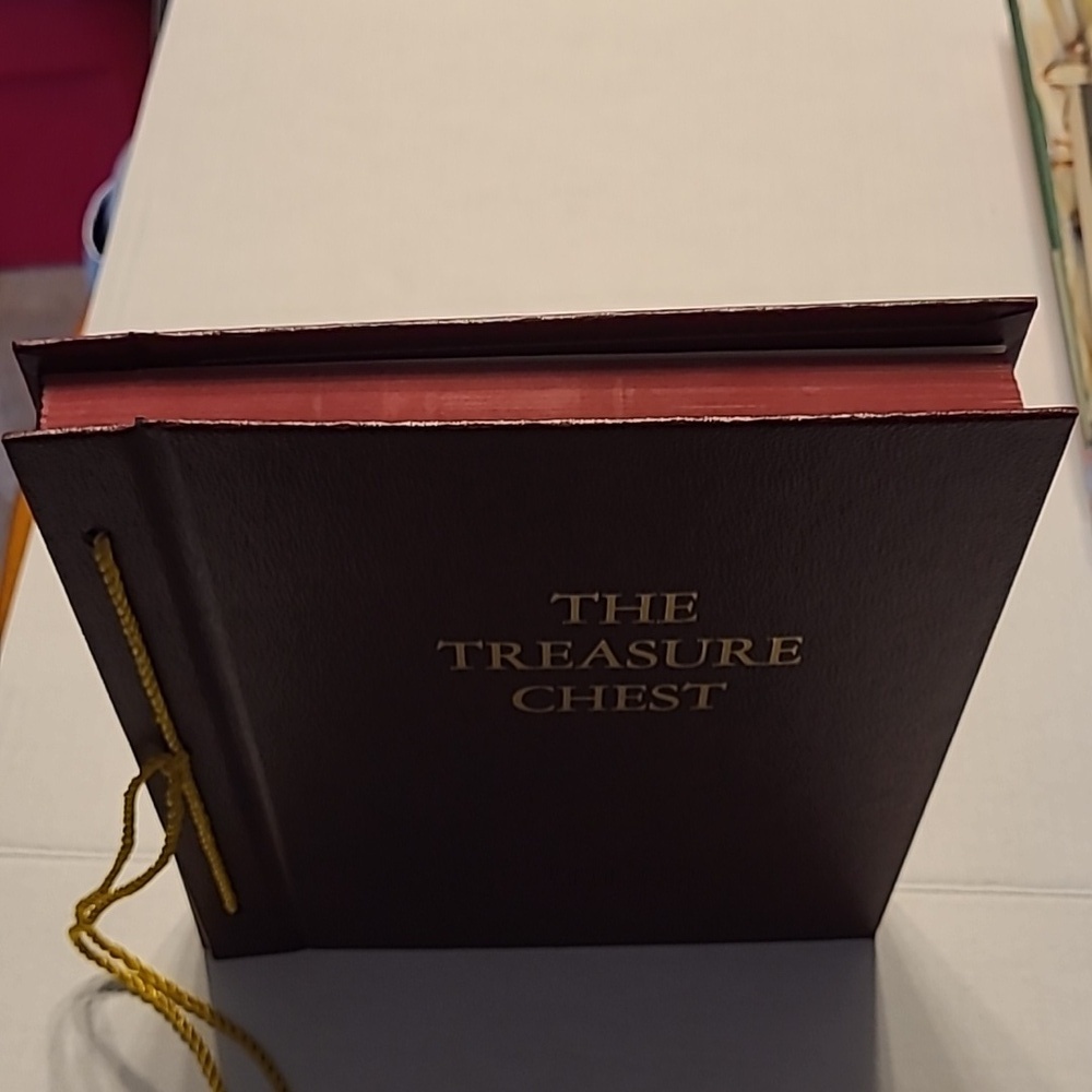 The Treasure Chest: A Heritage Album Book Edited By Charles Wallis 1965 - Picture 7 of 7
